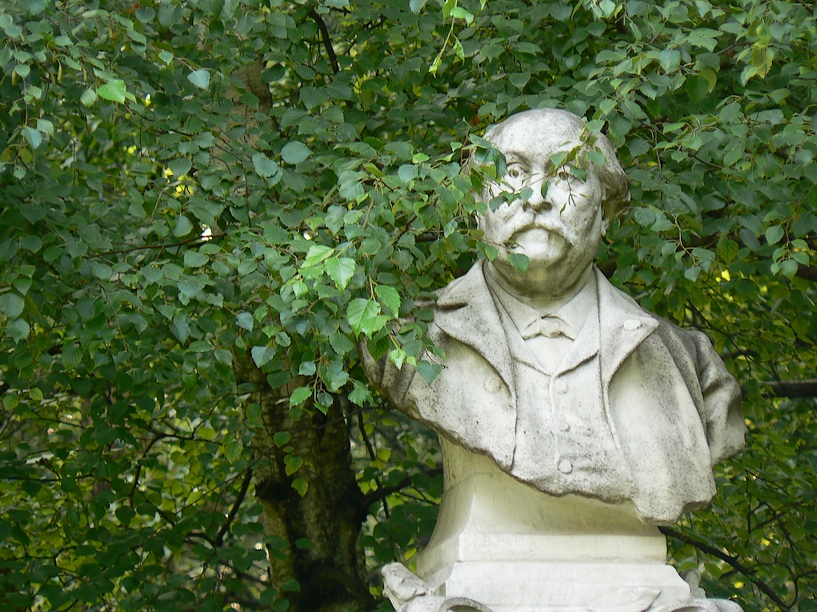 Le Jardin du Luxembourg: statue Ferdinand Fabre 149